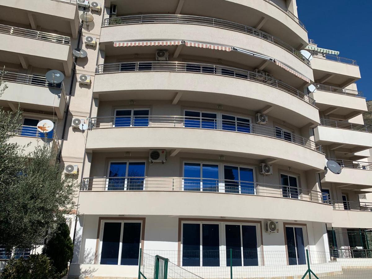 Apartment Liza Petrovac Buitenkant foto